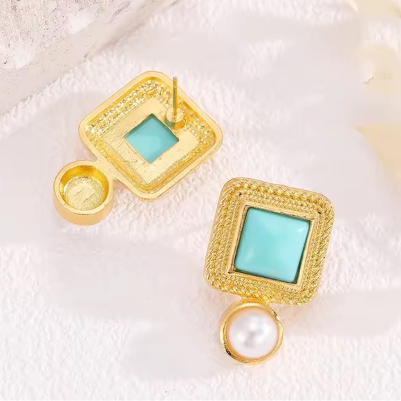 Vintage Turquoise Pearl Golden Earrings - Picture 5 of 6